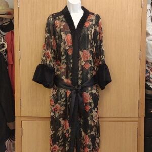 Faux Fur Trimmed Black/Orange Floral Bath Robe SZ L By Chelsea and Violet